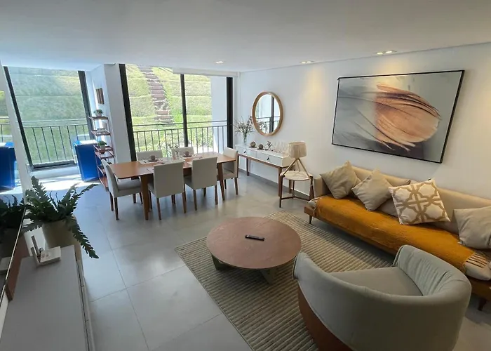 Requinte E Conforto Em Belissimo Triplex A 400M Do Capivari - By Hostyn
