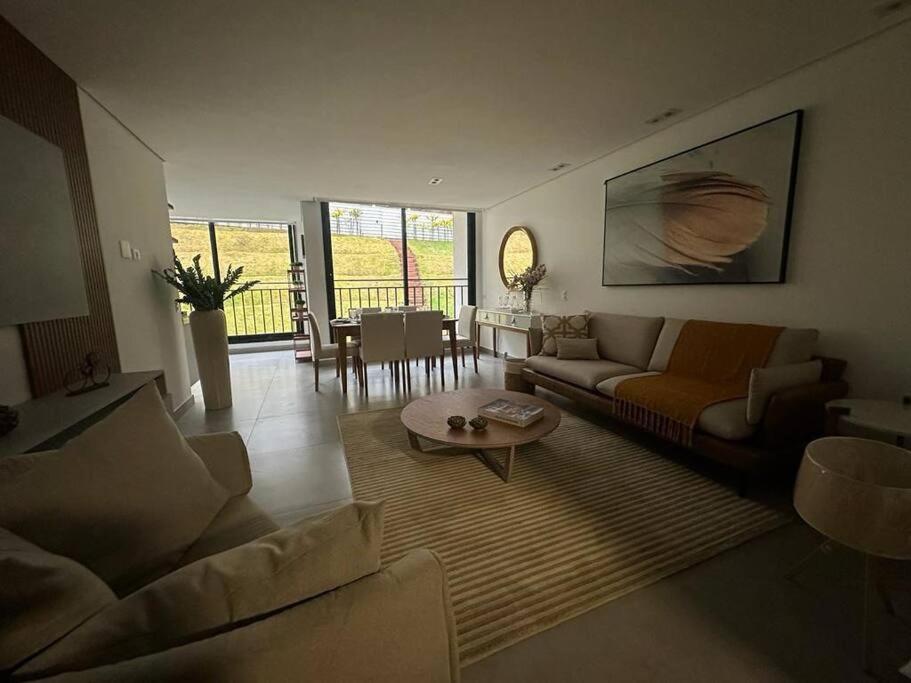 Requinte E Conforto Em Belissimo Triplex A 400m Do Capivari - By Hostyn